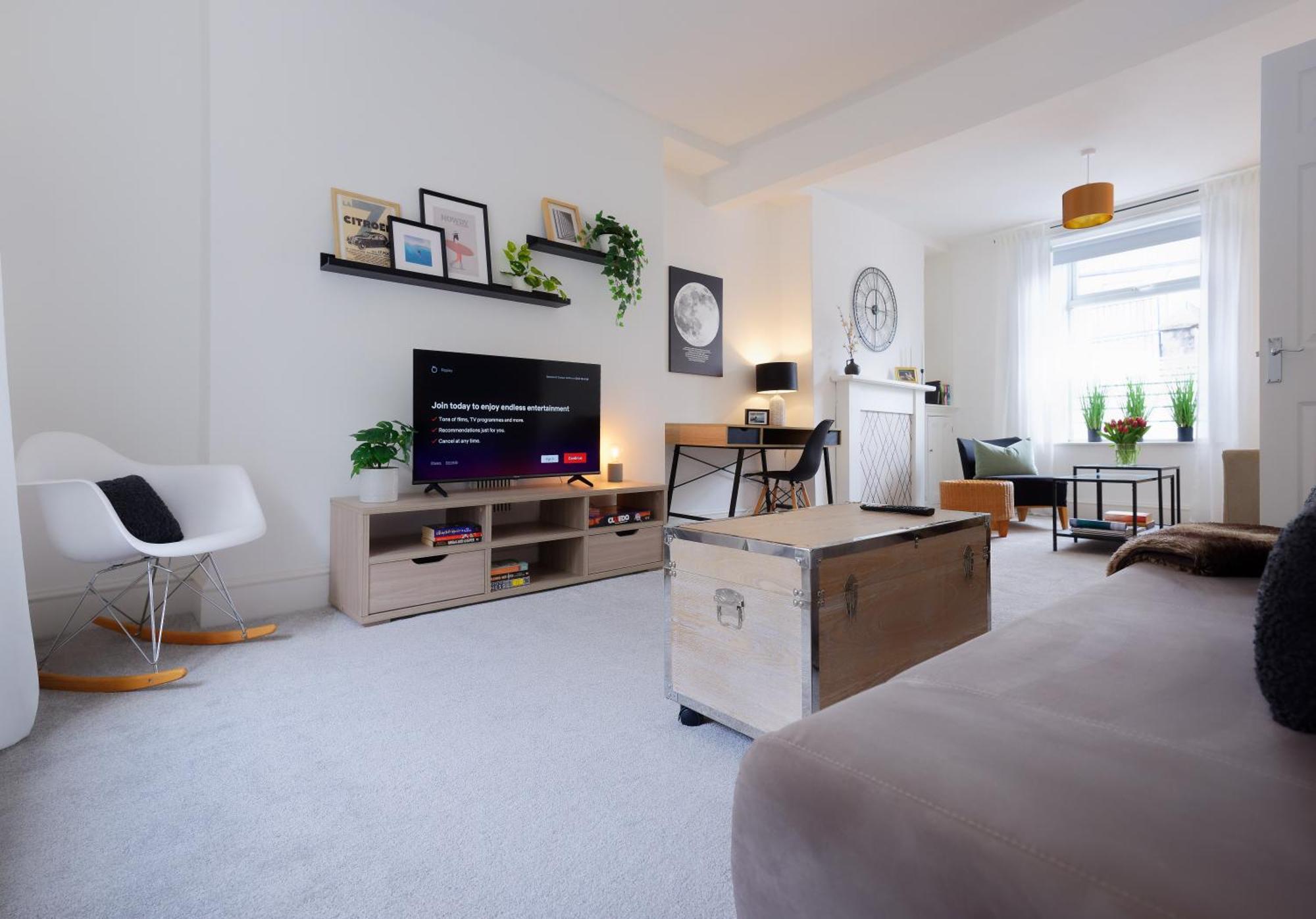 Stayright 3 Bed Home Near Hiking Trails & Parks Llwynypia Zewnętrze zdjęcie